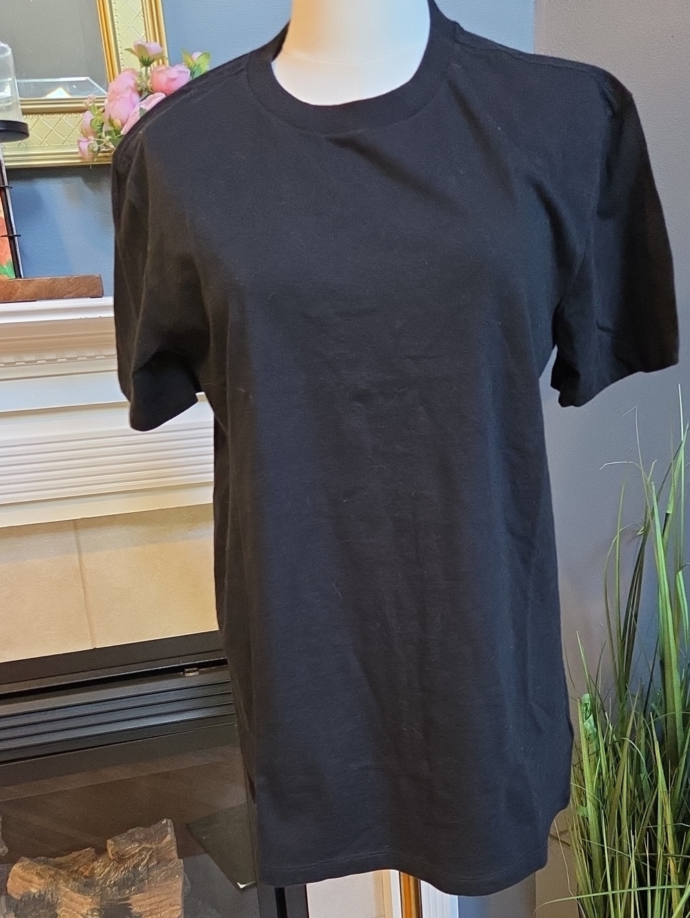 GAP Men’s Black Short Sleeve Crew Neck Tee